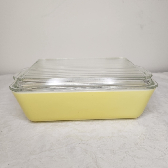 Vintage Pyrex Fridge Dish with Lid - Picture 1 of 12